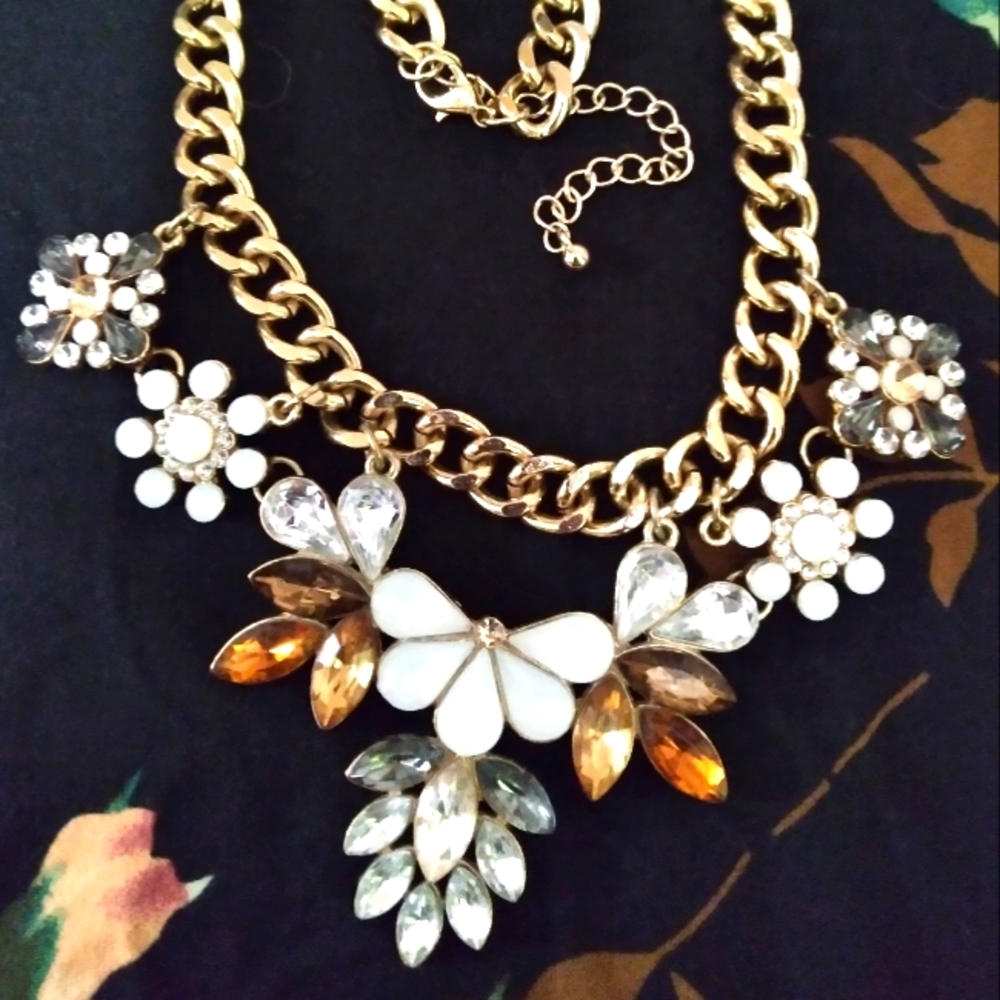 Beautiful Gold Pearl Crystal Beaded Statement Necklace!
